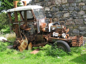 Traktor zu verkaufen: wenig Rost, minimale Gebrauchsspuren, für Bastler